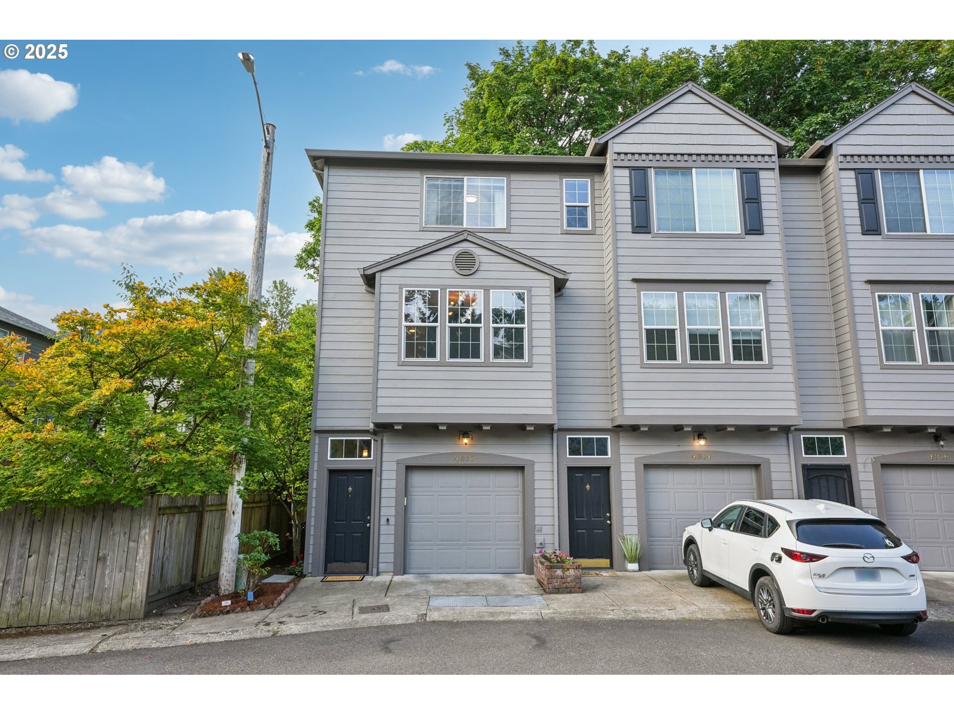 Property Photo: 4818 SW 2nd Ave OR 97239