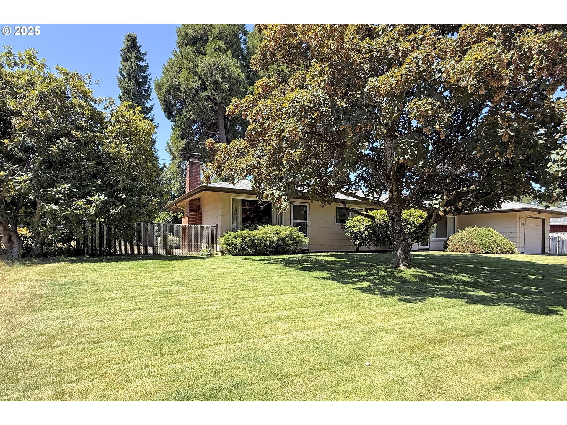 Property Photo: 1353 SE 174th Pl OR 97233