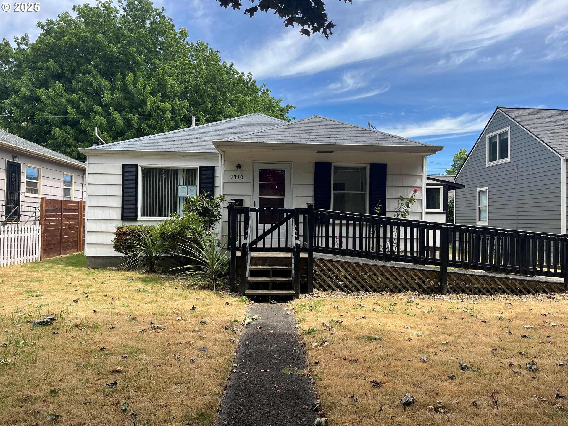 Property Photo: 1310 8th Ave WA 98632
