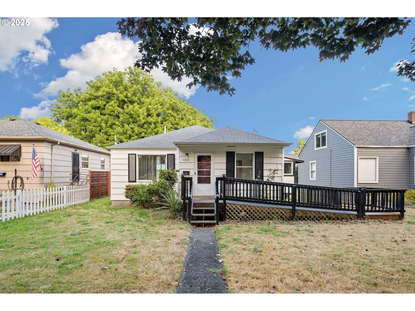 Property Photo:  1310 8th Ave  WA 98632 
