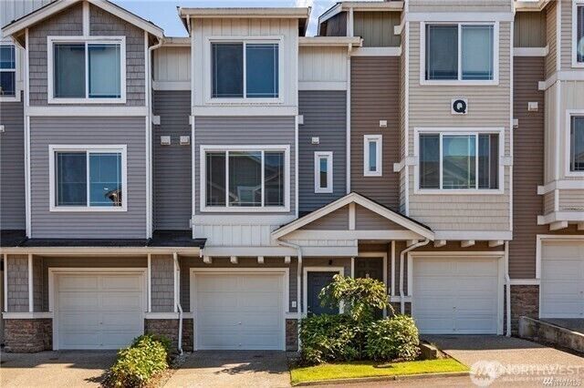 Property Photo:  15720  Manor Way Q3  WA 98087 