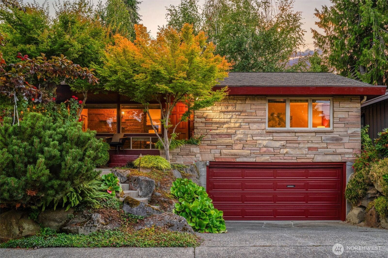 Property Photo: 3627 Arapahoe Place W WA 98199