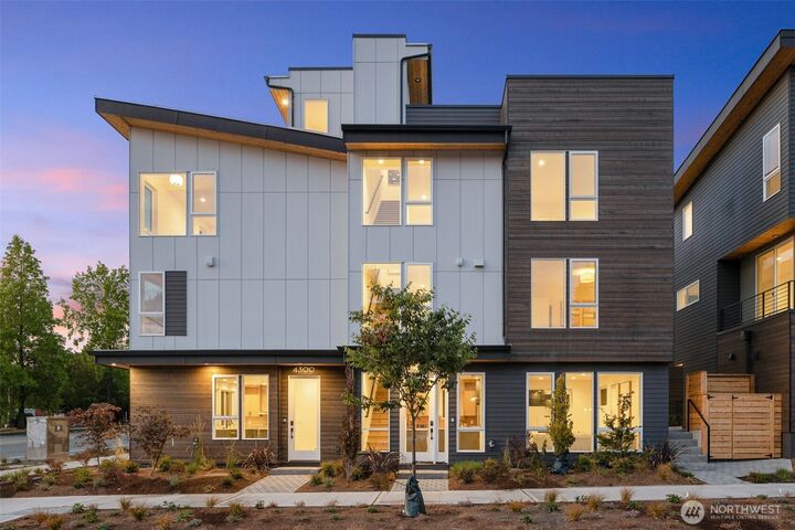 4300 NE 52nd Street  Seattle WA 98105 photo