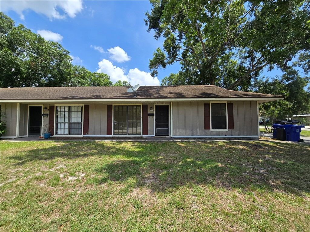 Property Photo: 4202 18th Street FL 32960