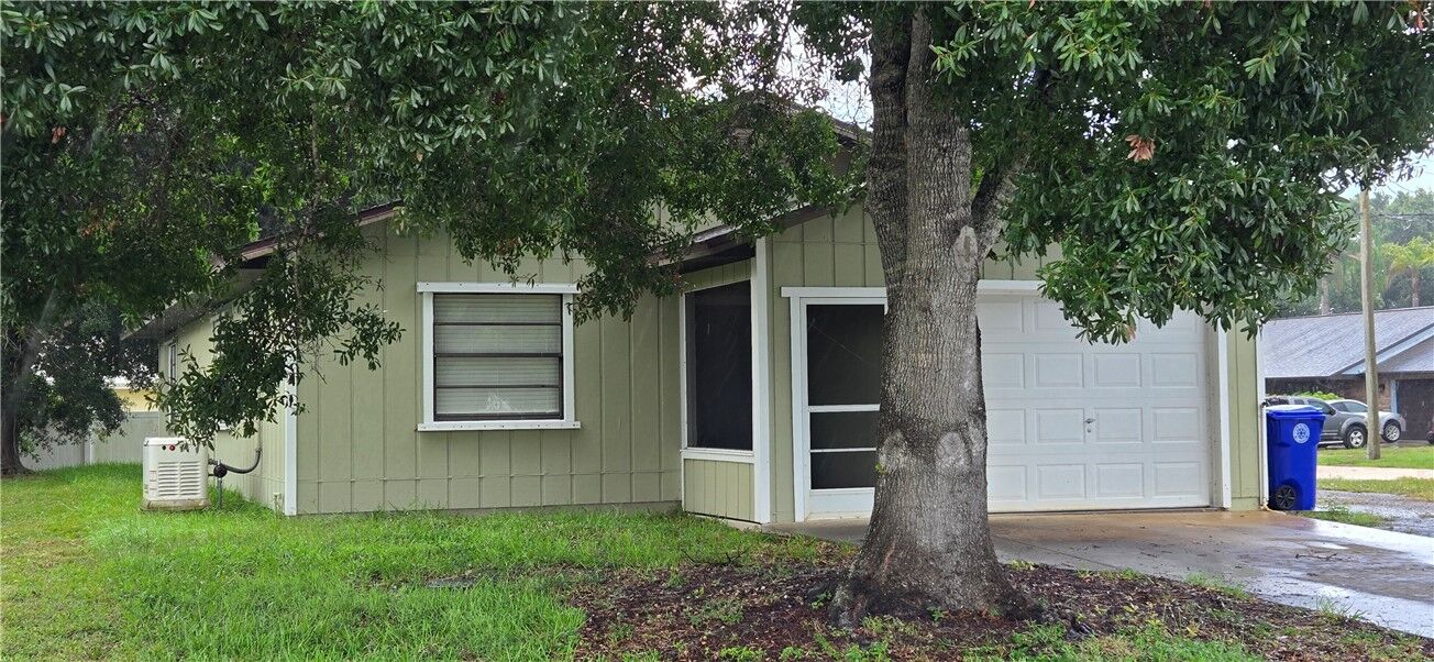 Property Photo:  2906 1st Street  FL 32968 