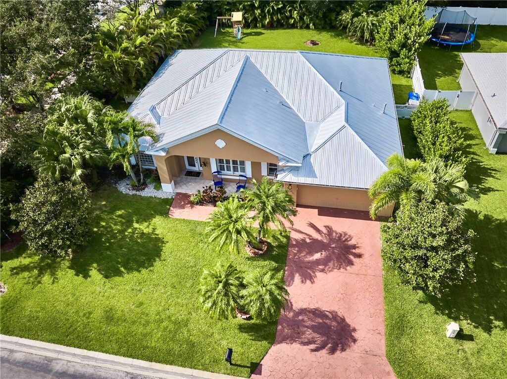 Property Photo: 4705 Stephanie Lane SW FL 32968