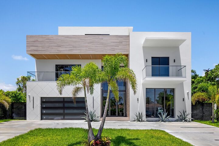 Property Photo: 501 NE Spanish Court FL 33432