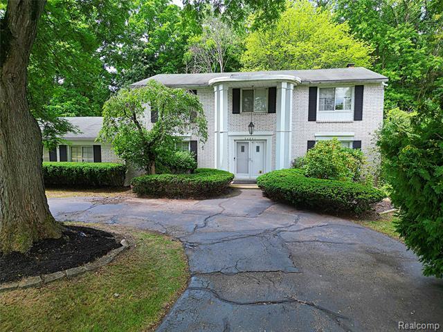 Property Photo:  30851 Woodstream Drive  MI 48334 
