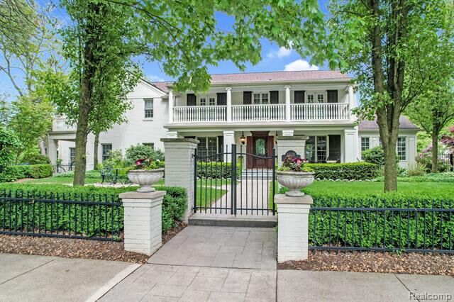 Property Photo:  1378 Lyonhurst Street  MI 48009 
