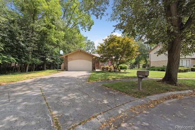 Property Photo: 31378 Hillbrook Street MI 48152