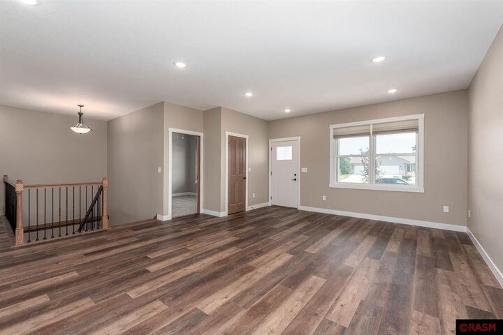 Property Photo: 865 Mill Race Road MN 56062