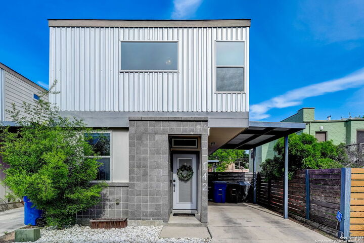 Property Photo:  142 E Myrtle St  TX 78212 