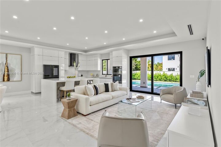 Property Photo: 4240 SW 84th Ave FL 33155