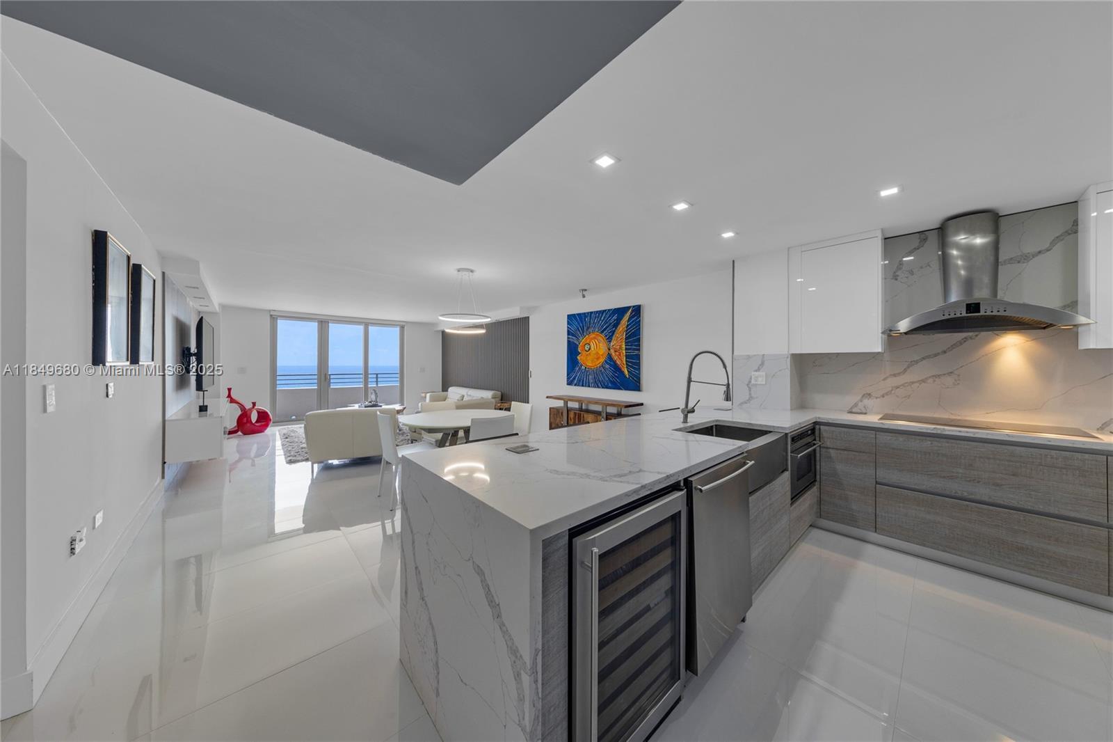 Property Photo: 5555 Collins Ave 11D FL 33140