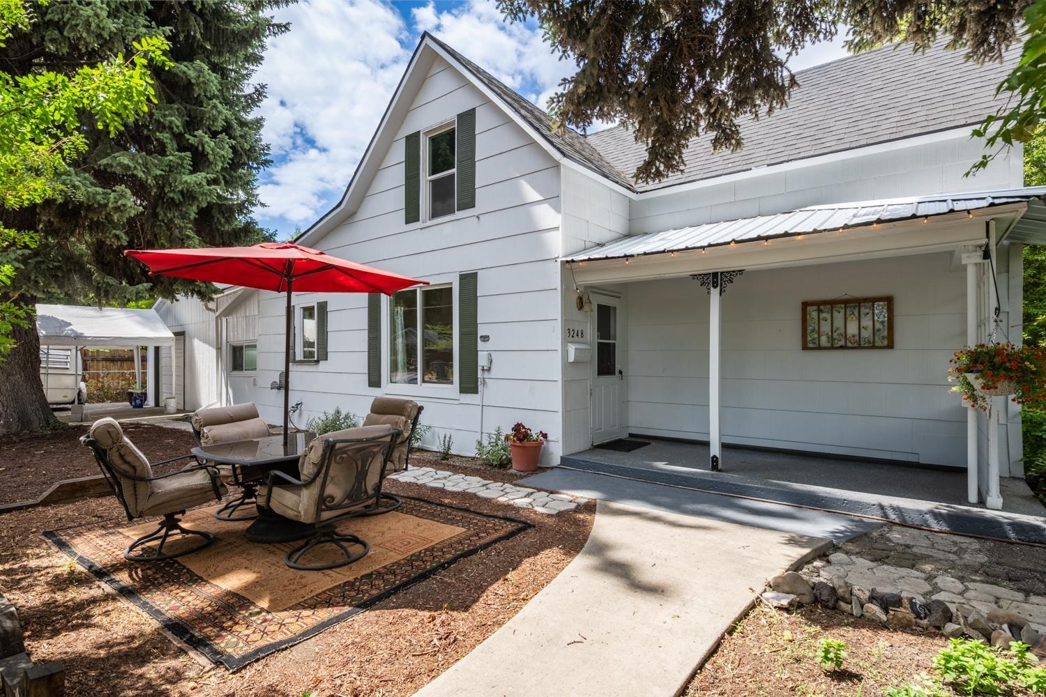 Property Photo: 3248 E Hartson Ave WA 99202