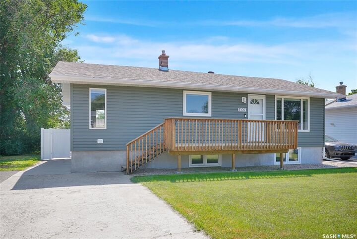 1107 Montgomery Street  Moose Jaw SK S6H 2X2 photo