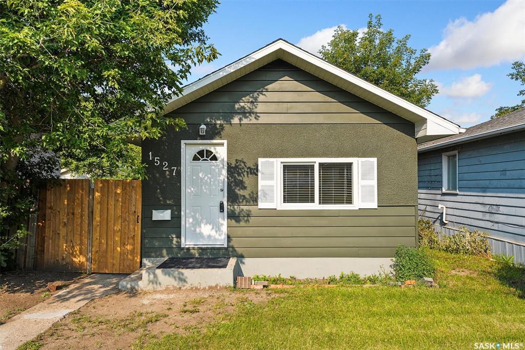 1527 G Avenue N  Saskatoon SK S7L 2B1 photo