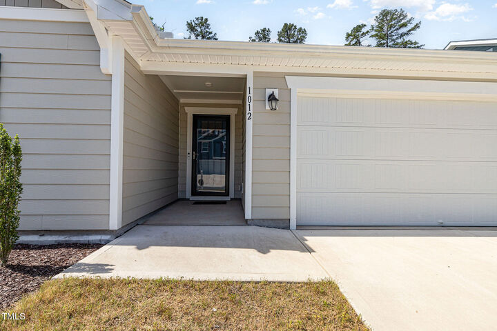 Property Photo:  1012 Ringhill Bluff Drive  NC 27704 