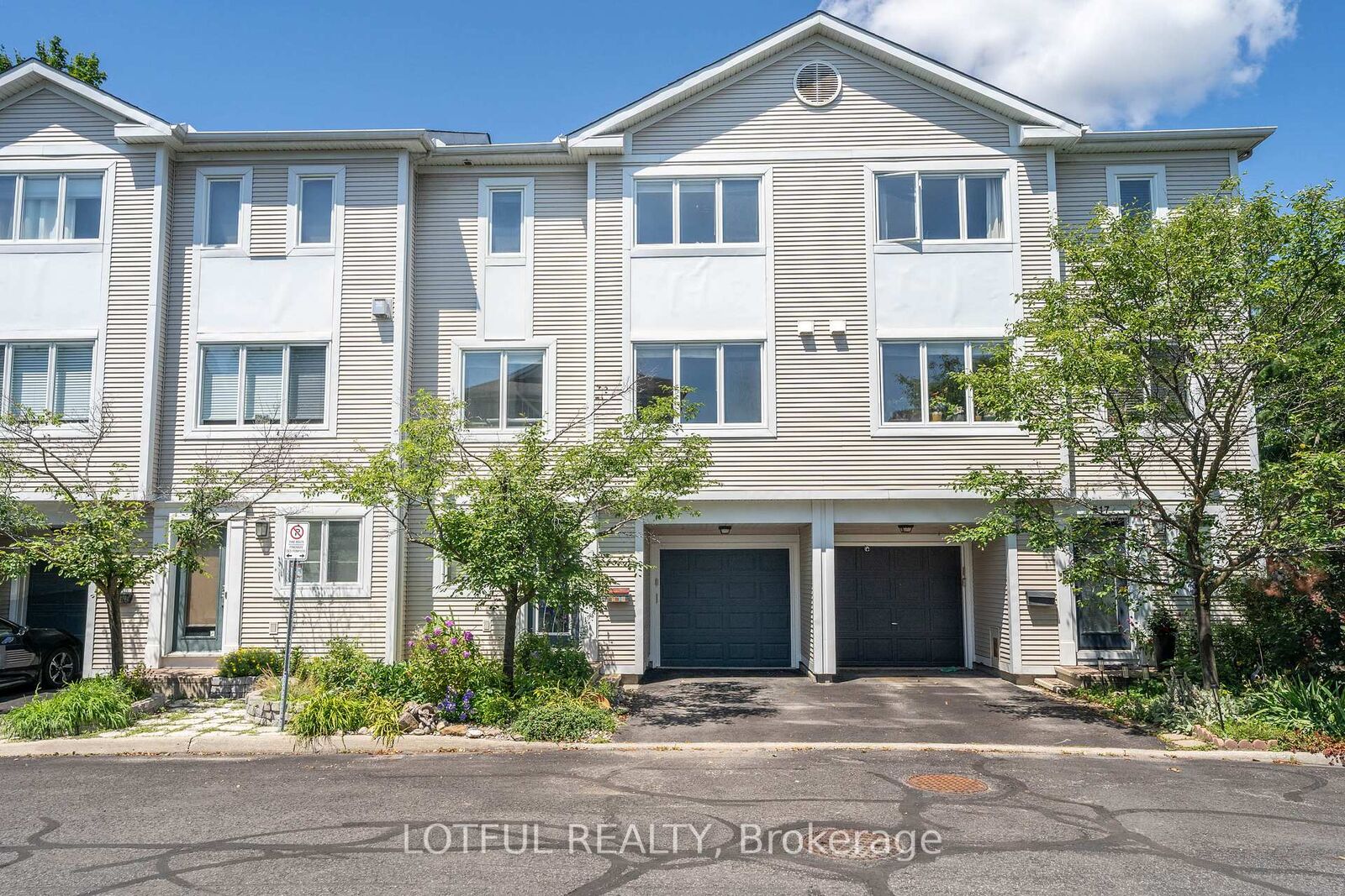 Property Photo: 515 Burleigh Private ON K1J 1J9
