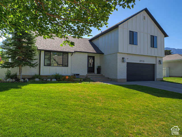 Property Photo: 8935 S Sheffield Way UT 84093