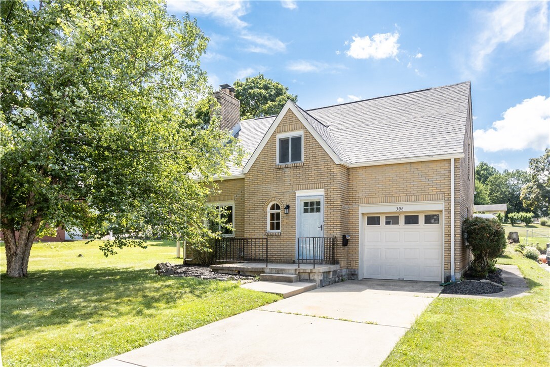 Property Photo: 306 Good Ln PA 15237