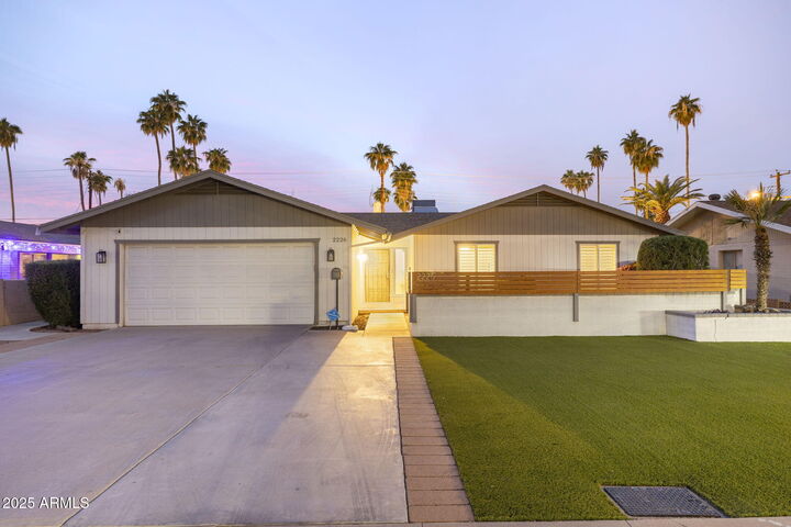 2226 S Kachina Drive  Tempe AZ 85282 photo