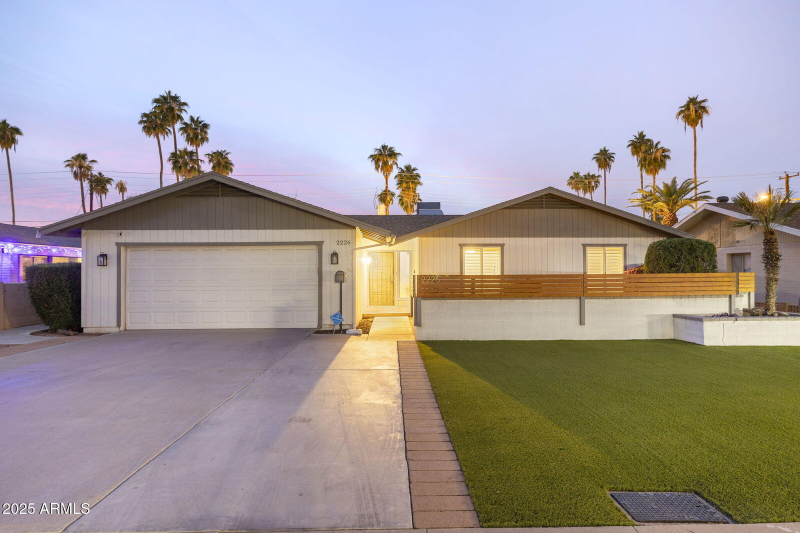 Property Photo: 2226 S Kachina Drive AZ 85282