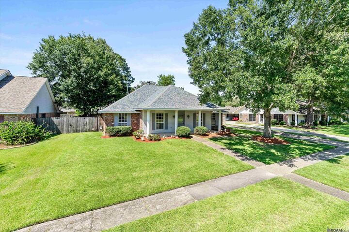 Property Photo: 16067 Chantilly Ave LA 70817