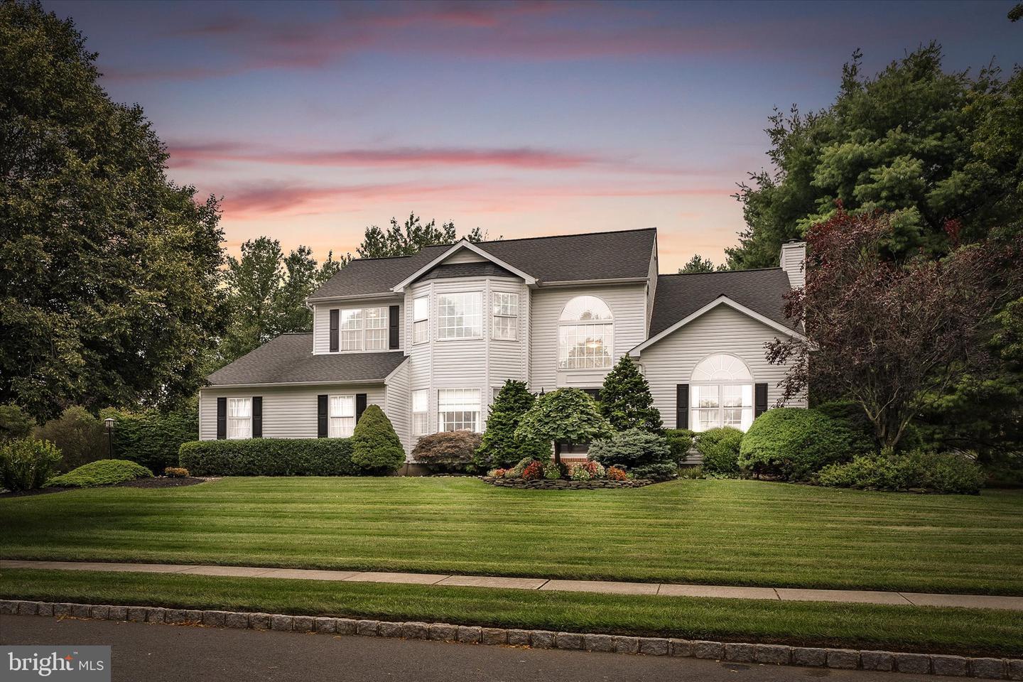 Property Photo:  5 Cottage Place Drive  NJ 08691 