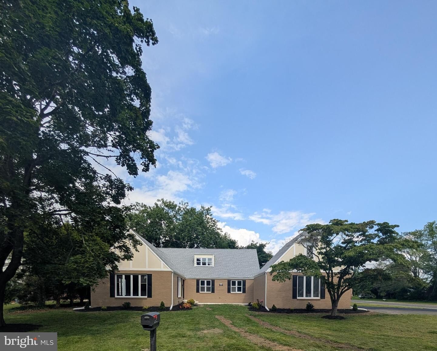 Property Photo:  1037 Queens Road  NJ 08361 