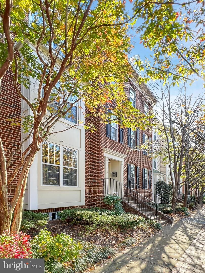 Property Photo:  1546 Northern Neck Drive 202  VA 22182