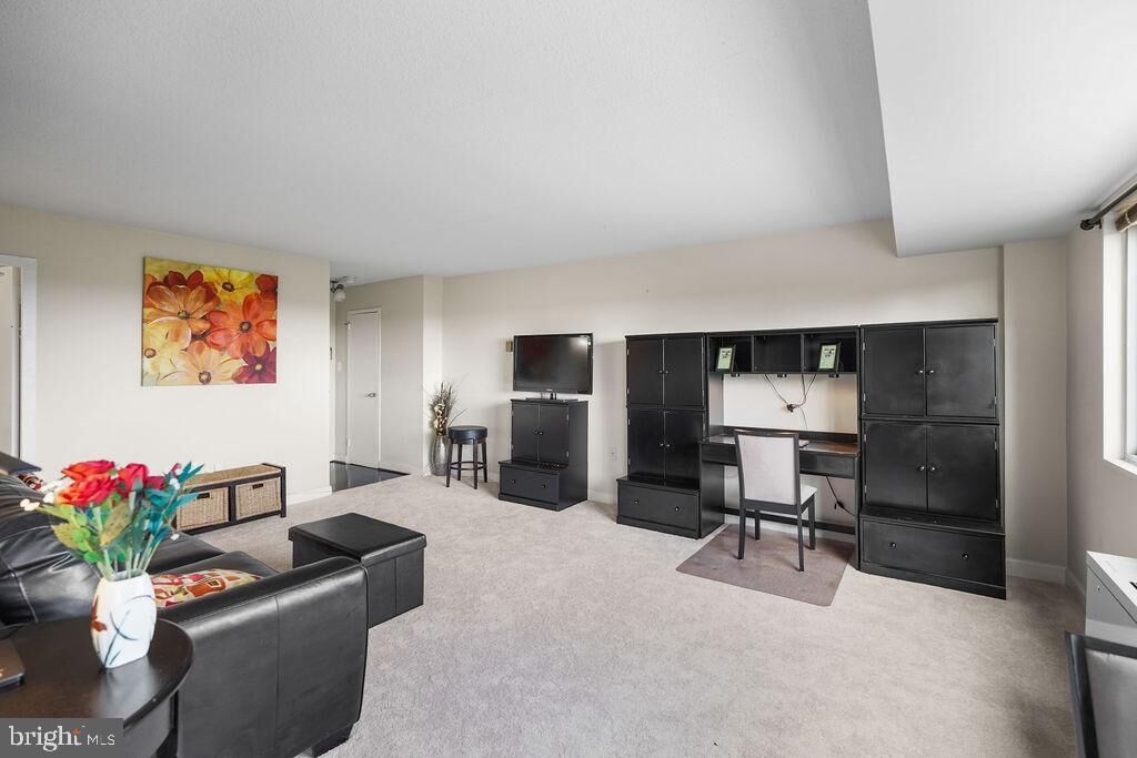 Property Photo:  2500 N Van Dorn Street 517  VA 22302 