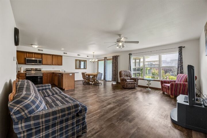 Property Photo: 307 Windflower Ln C IA 52333