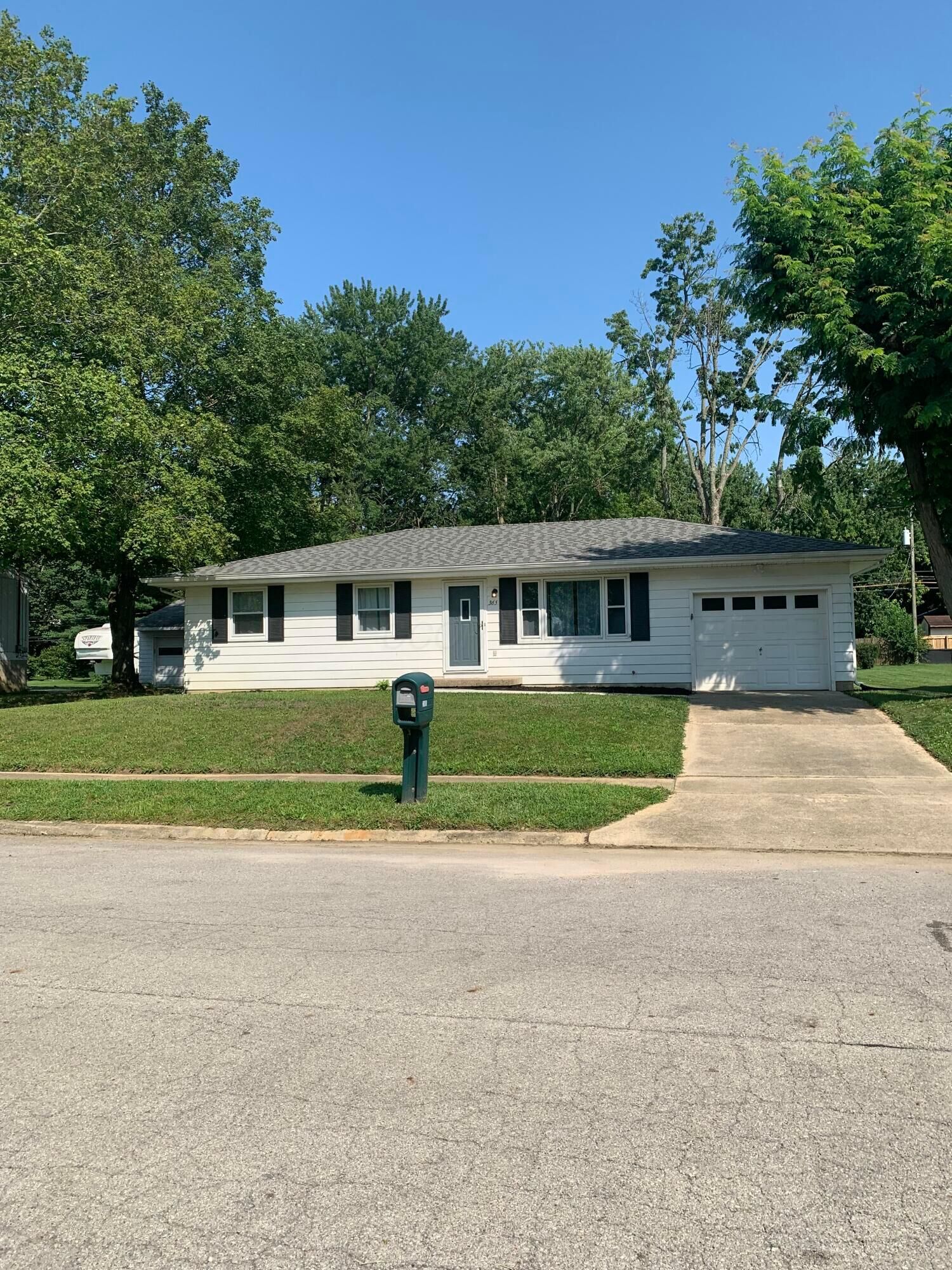 Property Photo: 365 Meadow Drive OH 43113