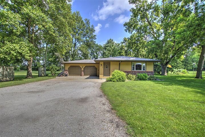Property Photo: 200 W Matilda Street IL 62539