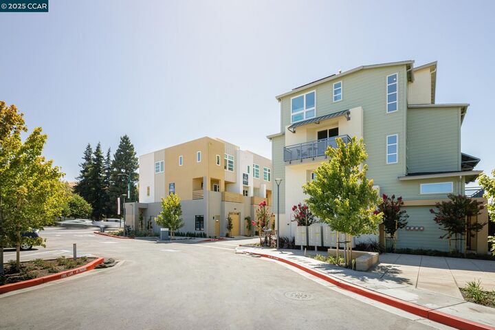 Property Photo: 27263 Lumina Ct CA 94541