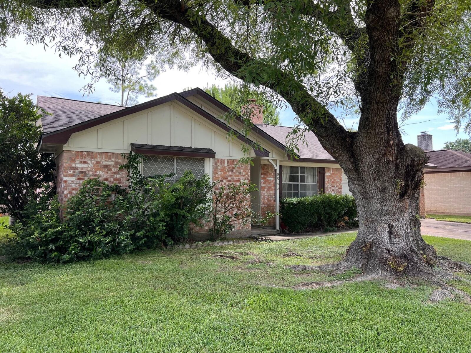 Property Photo: 9543 Wickenburg Drive TX 77031