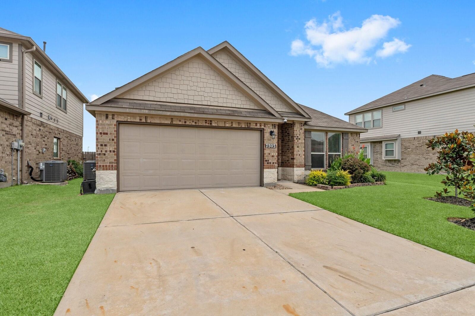 Property Photo:  7303 Cypress Pin Oak Drive  TX 77433 