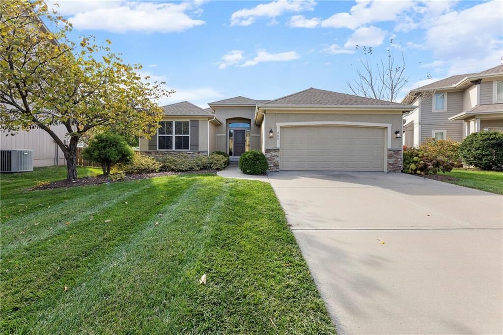 Property Photo:  908 SE Sienna Court  MO 64014 
