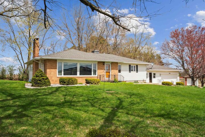 9902 University Avenue  Cedar Falls IA 50613 photo