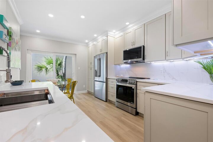 Property Photo:  6005 N Beach Road 19  FL 34223 