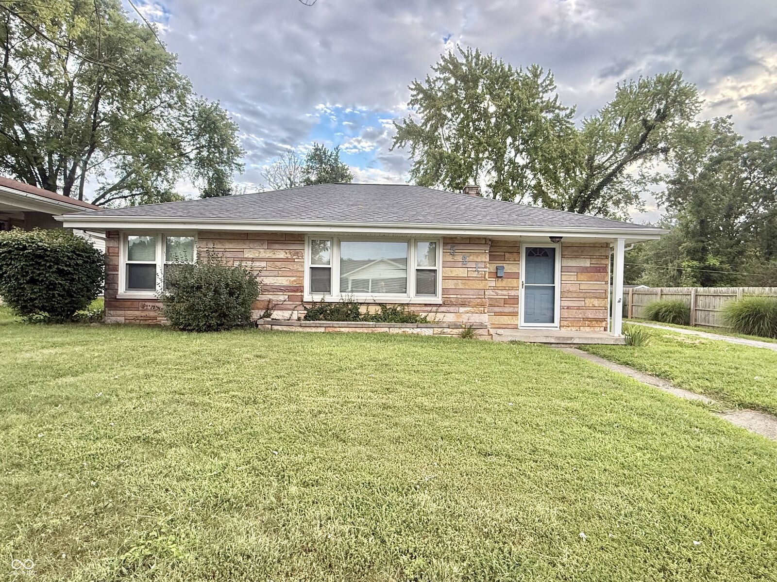 Property Photo:  521 Ashland Street  IN 47220