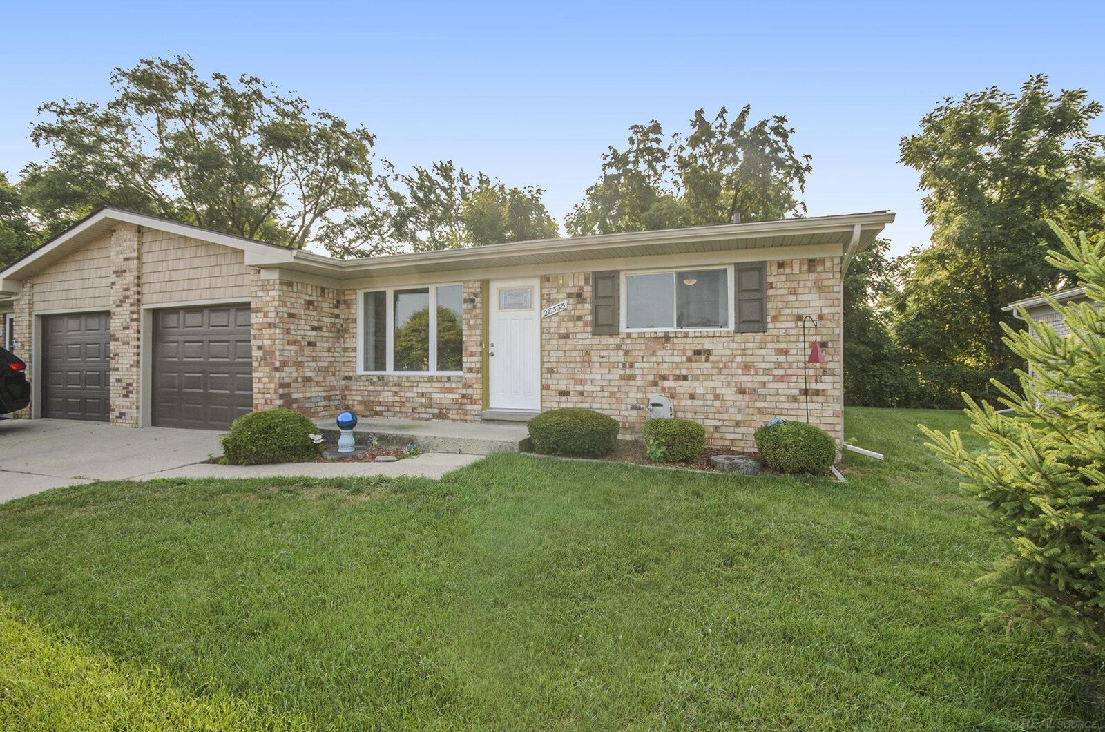 Property Photo:  28535 Dino Circle  MI 48047 