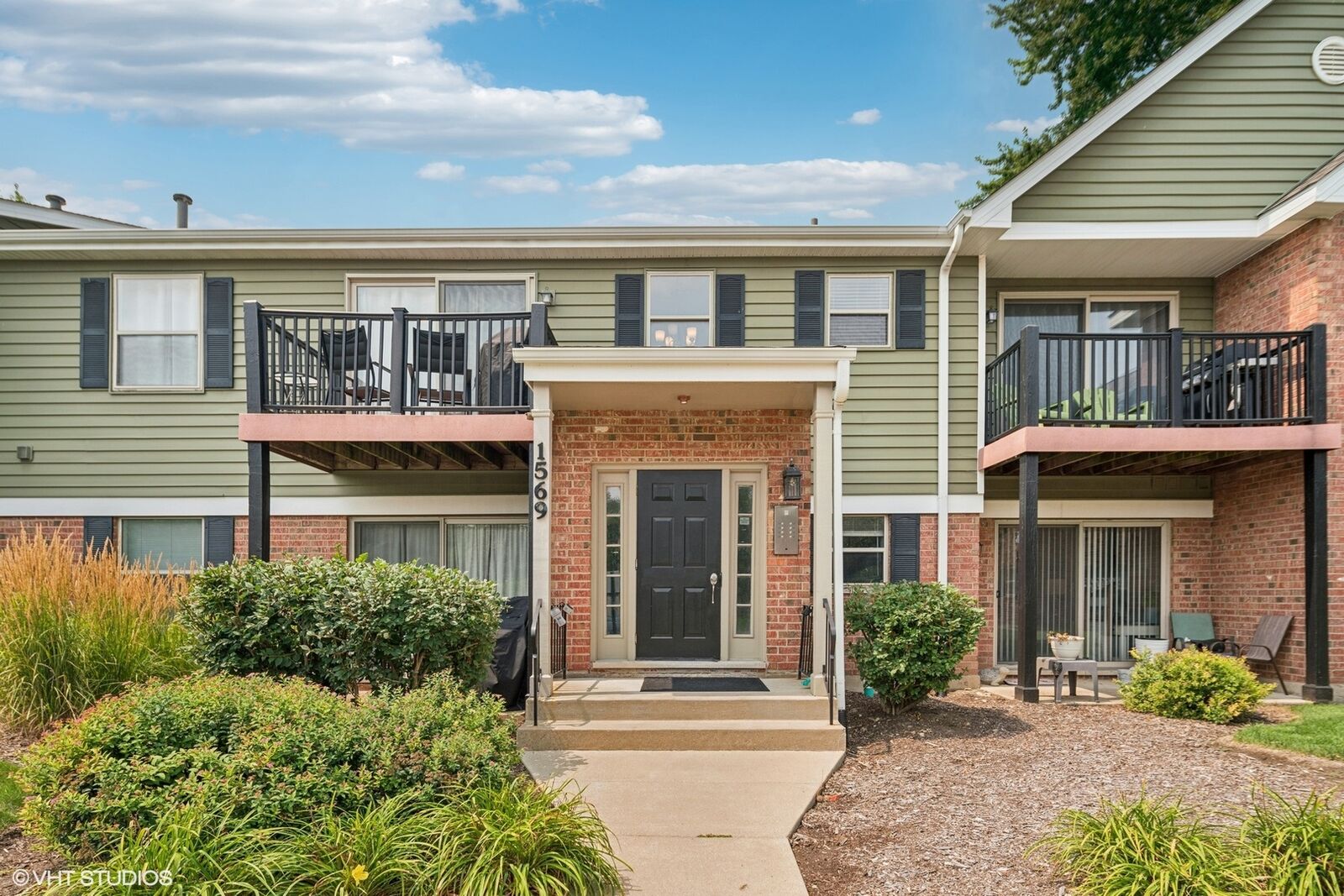 Property Photo:  1569 Raymond Drive 201  IL 60563 