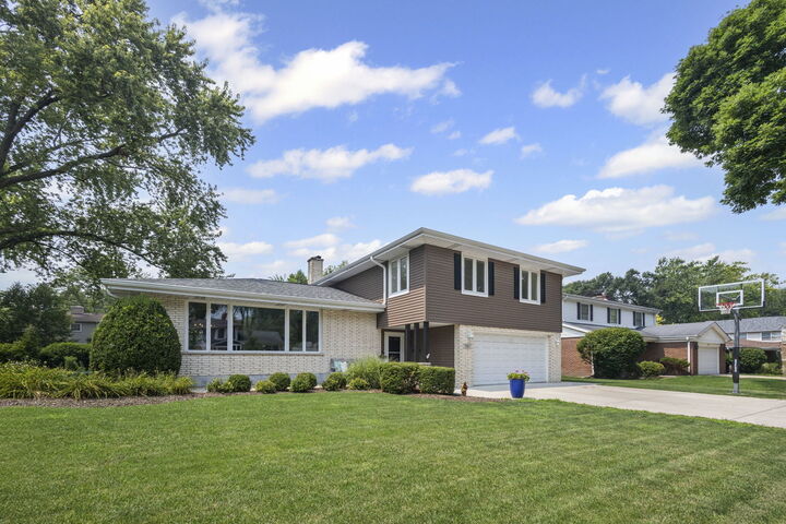 Property Photo: 516 S Patton Avenue IL 60005