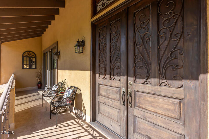 Property Photo:  1961 El Arbolita Drive  CA 91208 