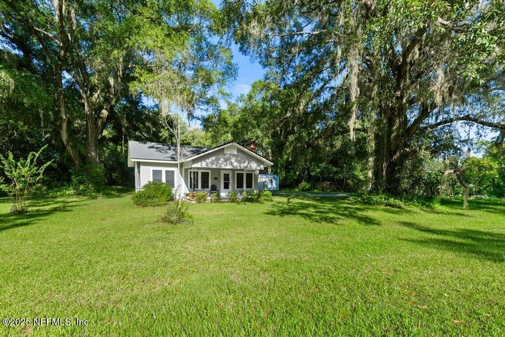 Property Photo: 9844 SE State Road 100 FL 32091
