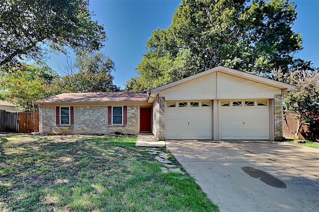 Property Photo:  3610 Le Mans Court  TX 76016