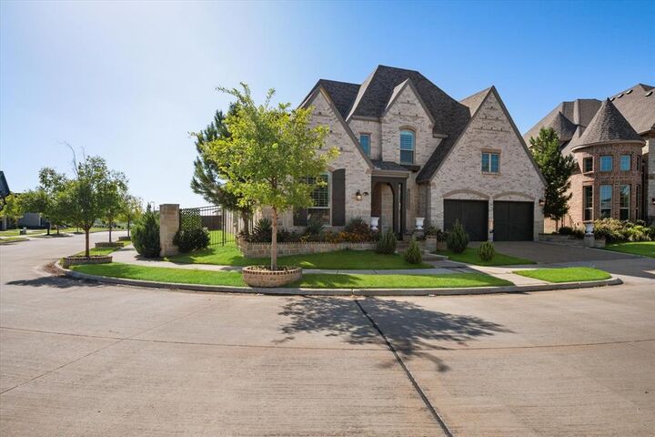 Property Photo:  1910 Woodland Skipper Way  TX 76005 