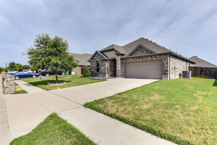 Property Photo: 249 Valley View Drive TX 75167